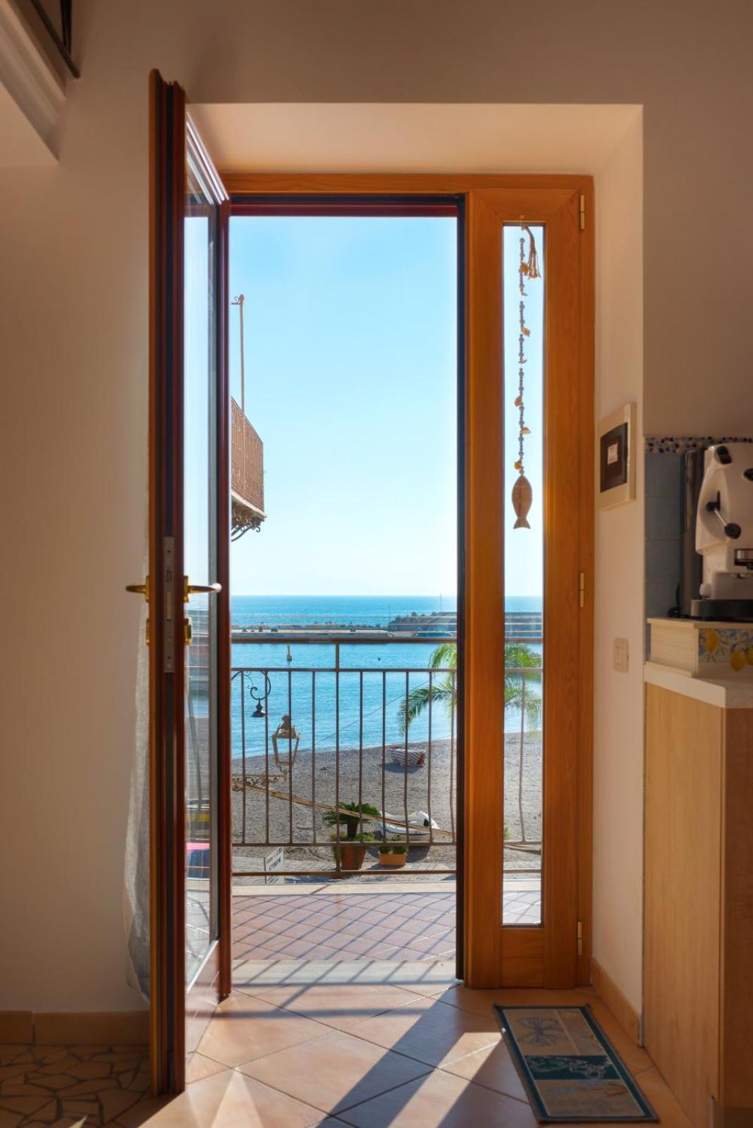 Casa Vacanze "Il Baffo E Il Mare" Cetara Eksteriør billede